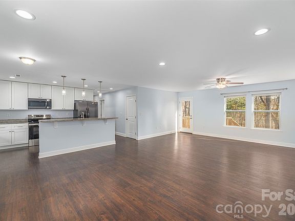 4th image of 113 Tail Feather Ln