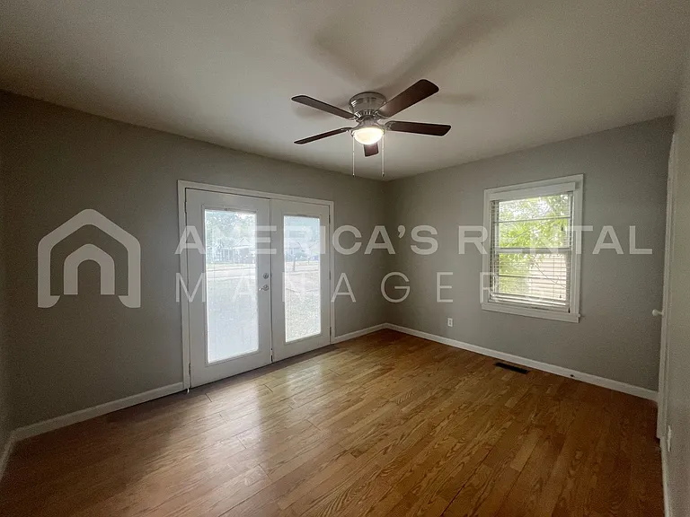 1318 Woodward Rd — Photo 12