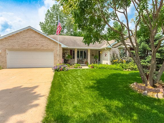 2nd image of 994 Birchwood Ct