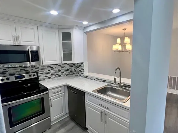 13685 NE 10th Ave APT 301, North Miami, FL 33161