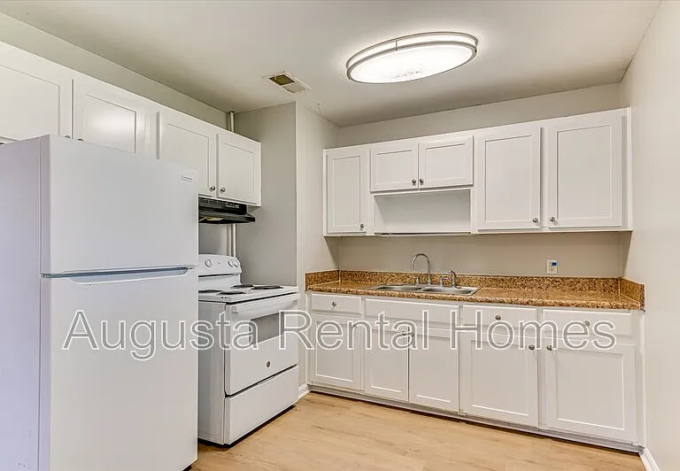 329 E View Dr — Photo 12