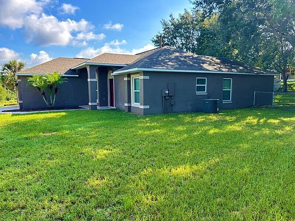 3rd image of 912 Park Valley Cir
