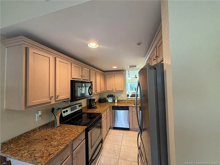 4210 Gator Trace Ave #B — Photo 6