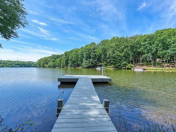 3rd image of 102 Hickory Hollow Dr