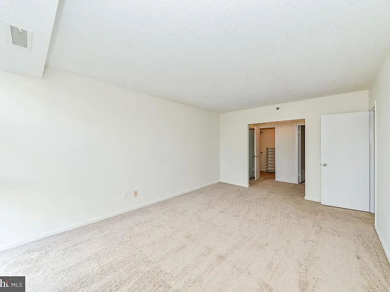 1016 S Wayne St #408 — Photo 8