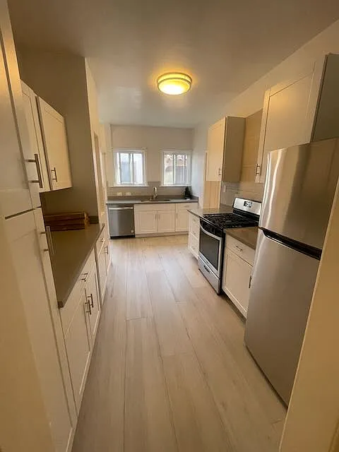 1 bed, 1800 sqft, $1,300 — Photo 2