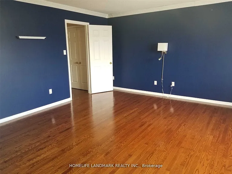 16 Ainsbury Ave #MAIN — Photo 20