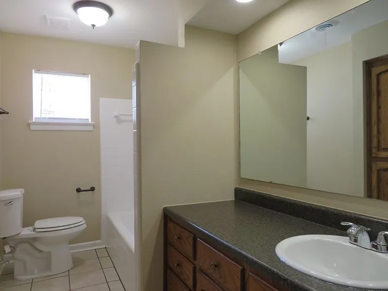 6900 Cloverdale Dr — Photo 7