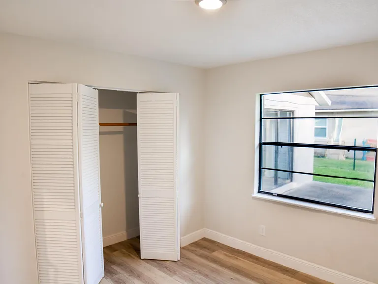 1702 Sanford Ave — Photo 10