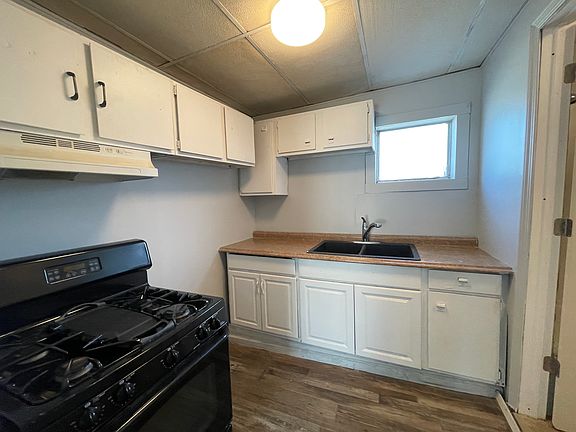 2nd image of 192 Young St #2