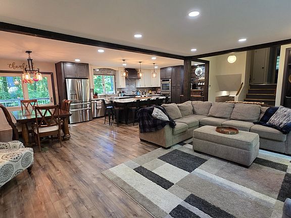 5th image of 124 Wendover Cir