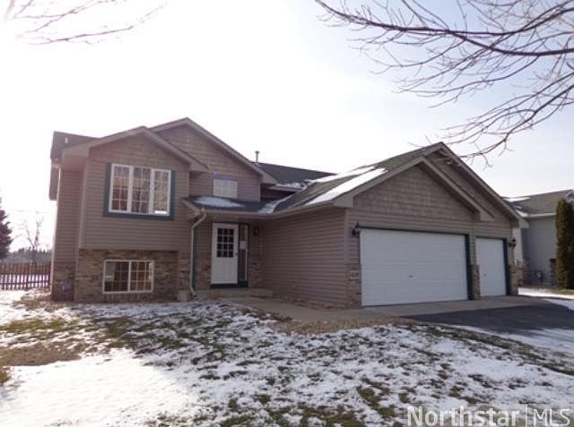 1st image of 636 99th Ln NE