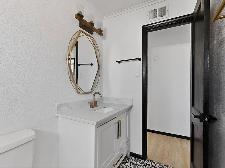 6203 Trowbridge Dr — Photo 20