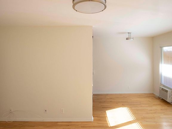 2nd image of 1200 Larrabee St