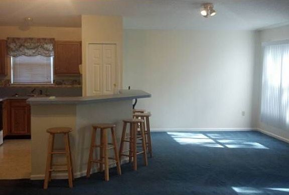 Dining Area/Breakfast Bar