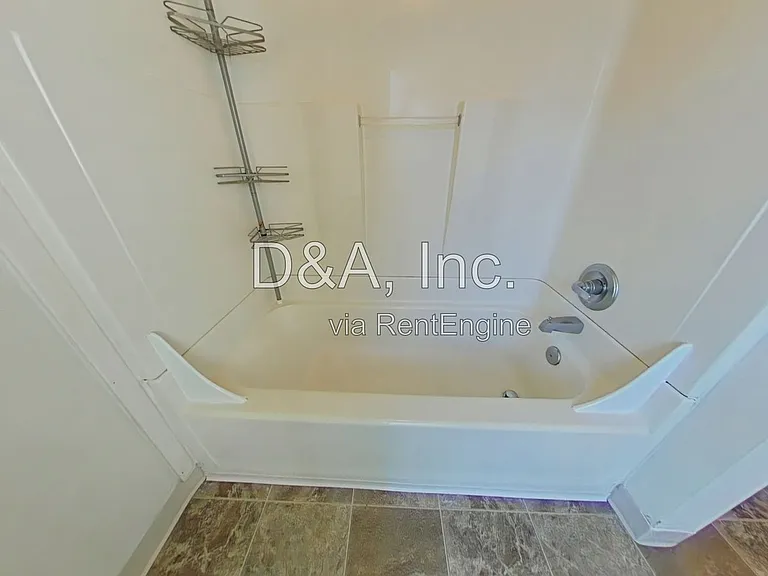 715 SW 11th St — Photo 12