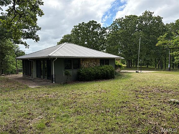 3rd image of 821 County Road 5390