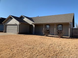 17762 S Santa Fe St, Mounds, OK 74047