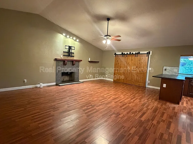 16645 N 34th Dr — Photo 3