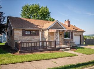 1315 Idaho St, Farrell, PA 16121