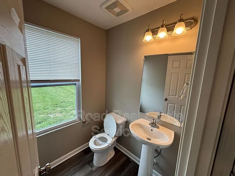 424 W Kemper Rd — Photo 12