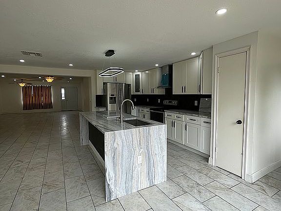 5th image of 31218 Stoney Brook Dr
