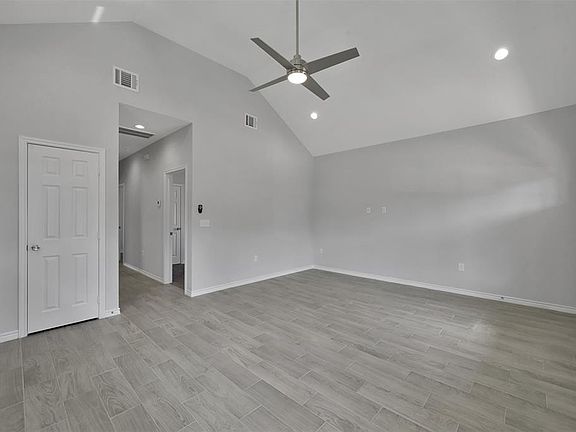 3rd image of 16895 W Ivanhoe