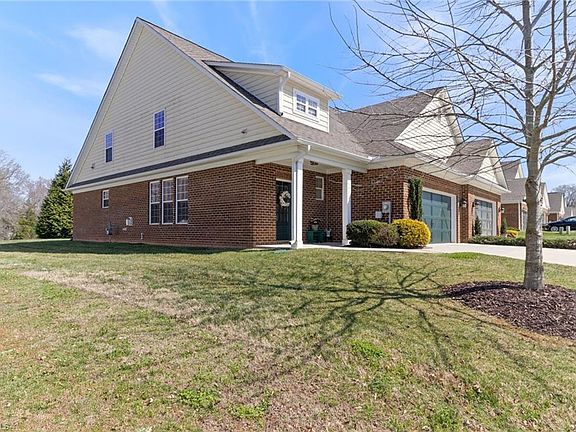 2nd image of 402 Mockingbird Ln