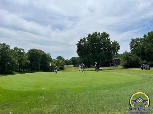 6437 Cherokee Ln, Ozawkie, KS 66070