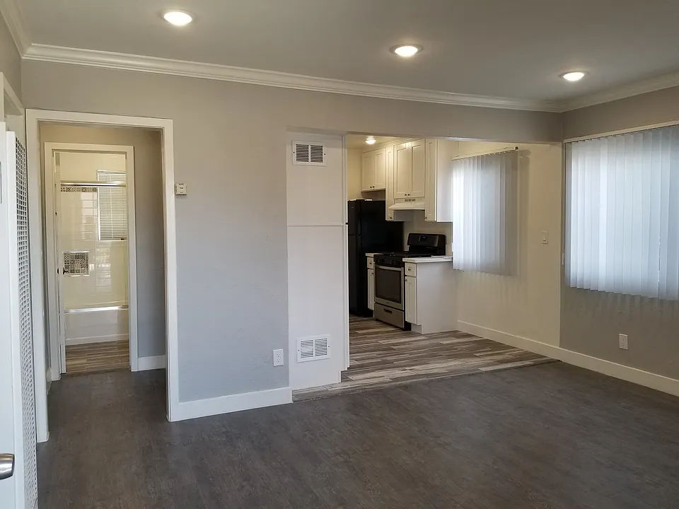 3459 W Florence Ave #5