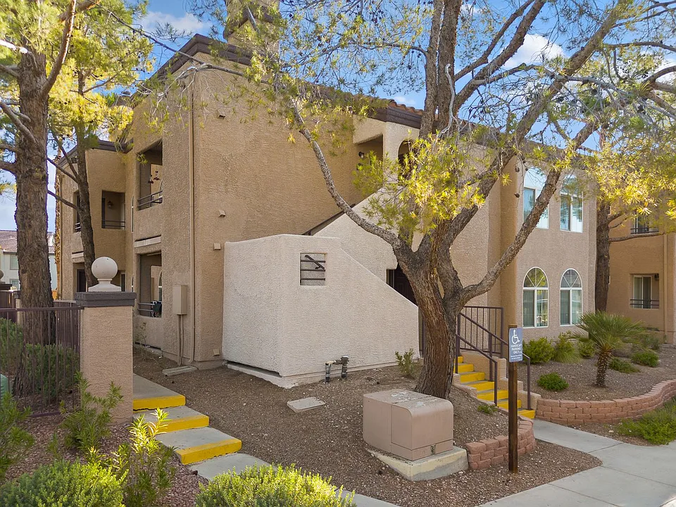 9325 W Desert Inn Rd #190