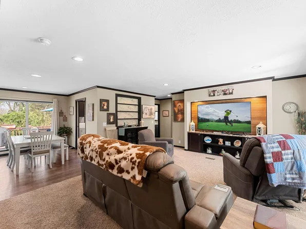200 Lance Wood Drive, Kissee Mills, MO 65680