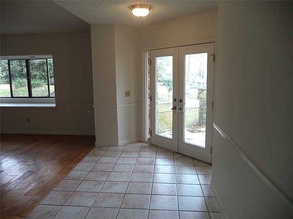 3rd image of 315 Longfield Cir