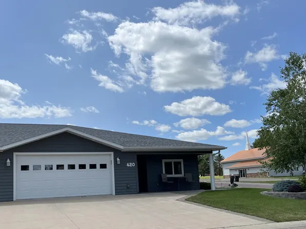 420 River Bluff Dr, Windom, MN 56101