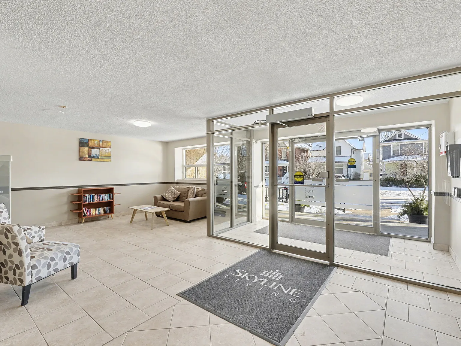 Mapleview Manor Apartments — Photo 4