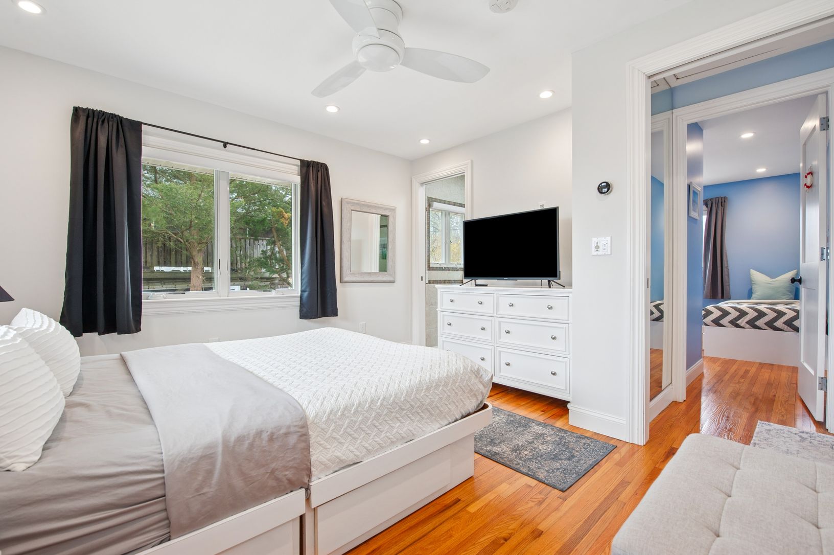  Primary bedroom with en-suite bathroom
