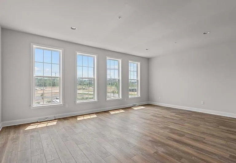 3225 Parade St — Photo 5