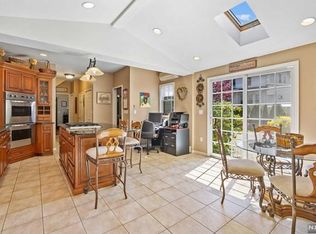 972 Slocum Ave, Ridgefield, NJ 07657