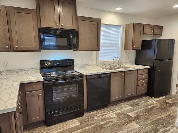 4th image of 10602 S Valette Cir #136
