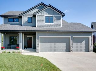 1350 Romeo Ct, Chaska, MN 55318