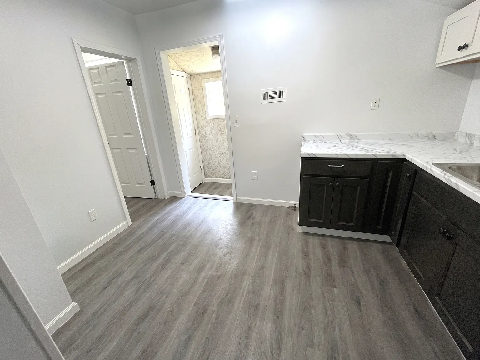 3 bed, 1200 sqft, $1,050 — Photo 4