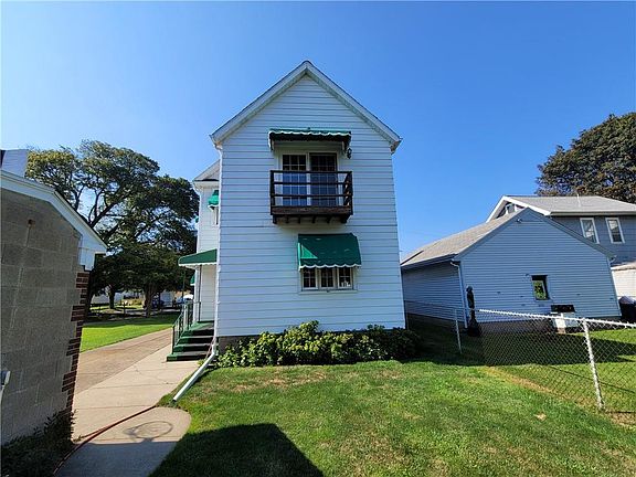 3rd image of 715 W 22nd St