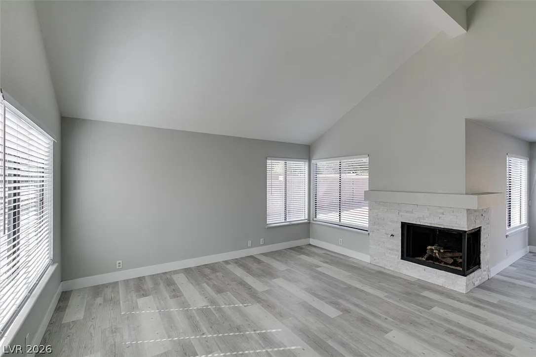 3 bed, 2.5 bath, 1330 sqft, $1,995 — Photo 3
