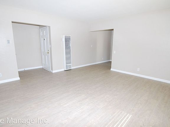 4th image of 952 E 2nd St Unit 14