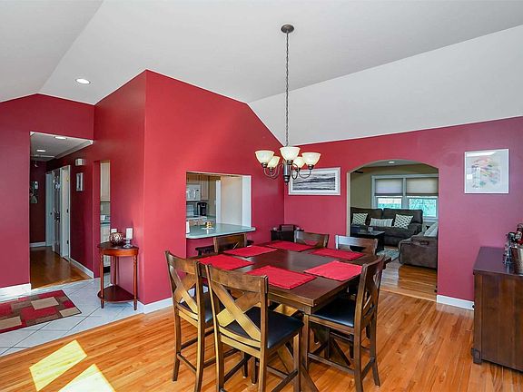 4th image of 7 Beachwood Dr