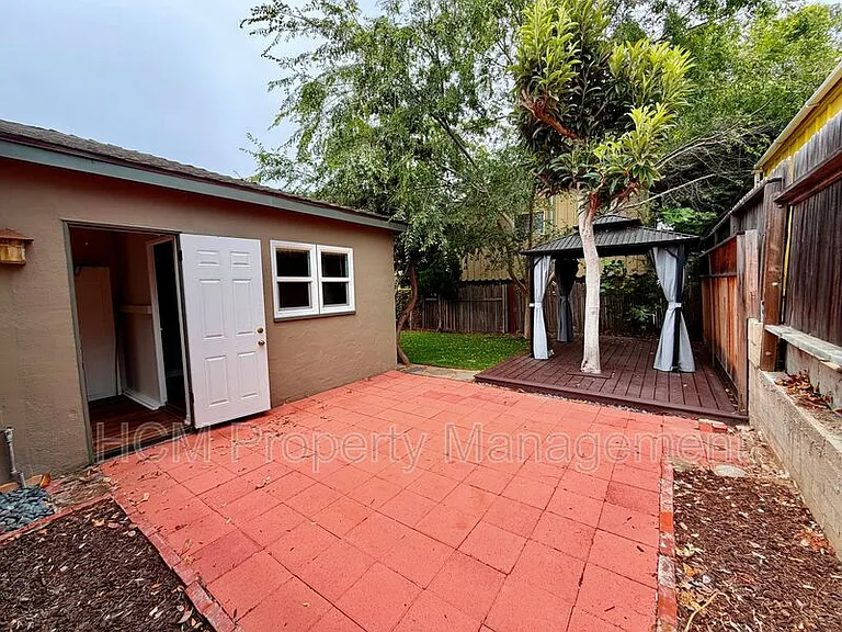 590 Oak St — Photo 17