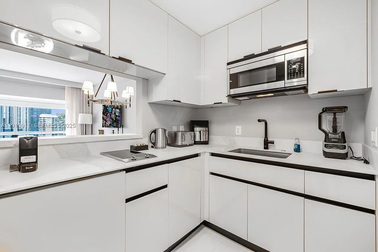 1 bed, 983 sqft, $11,000 — Photo 4