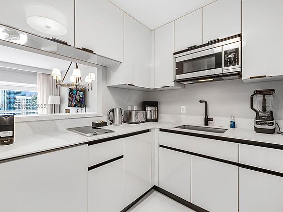 4th image of 1435 Brickell Ave #3410