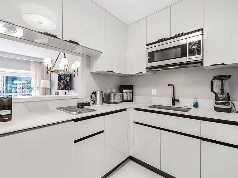 1435 Brickell Ave #3410 — Photo 4