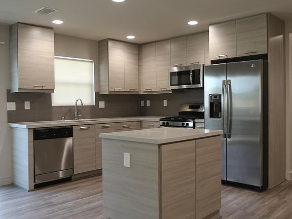 3rd image of 1342 N Fairfax Ave Unit 4